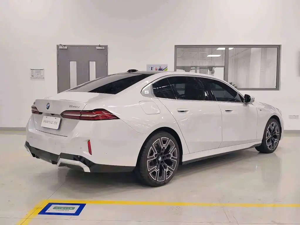 BMW 5 Series 2025 530Li Exclusive M Sports Package купить на сайте DeffCars