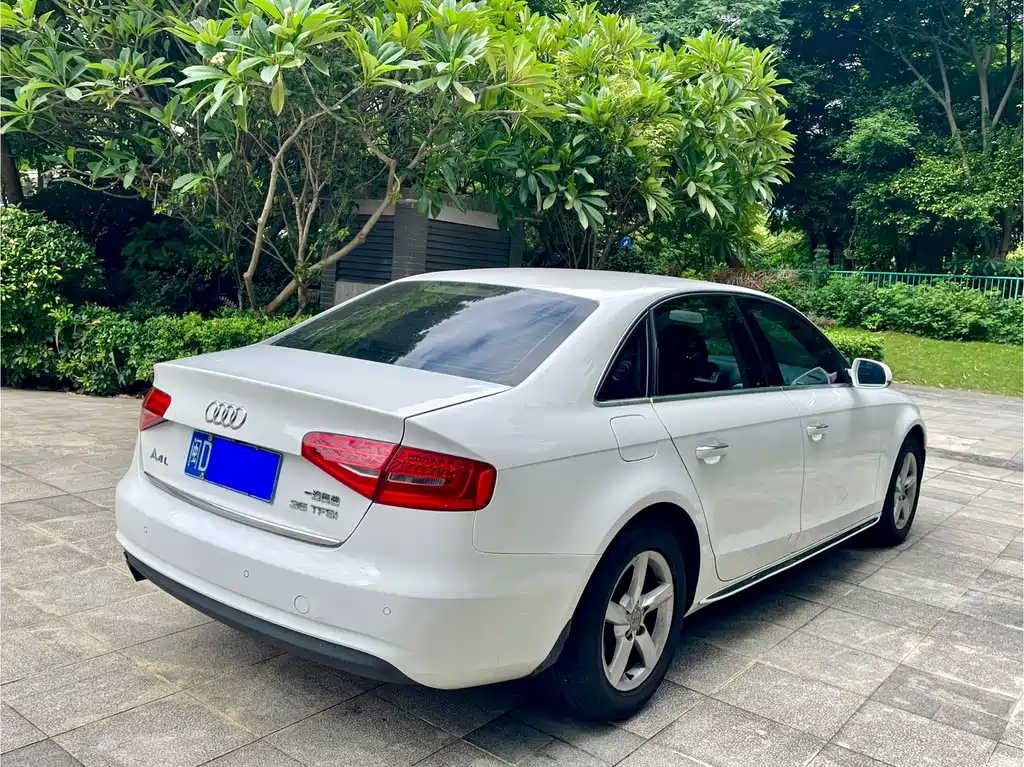 Audi A4L 2015 35 TFSI automatic standard купить на сайте DeffCars