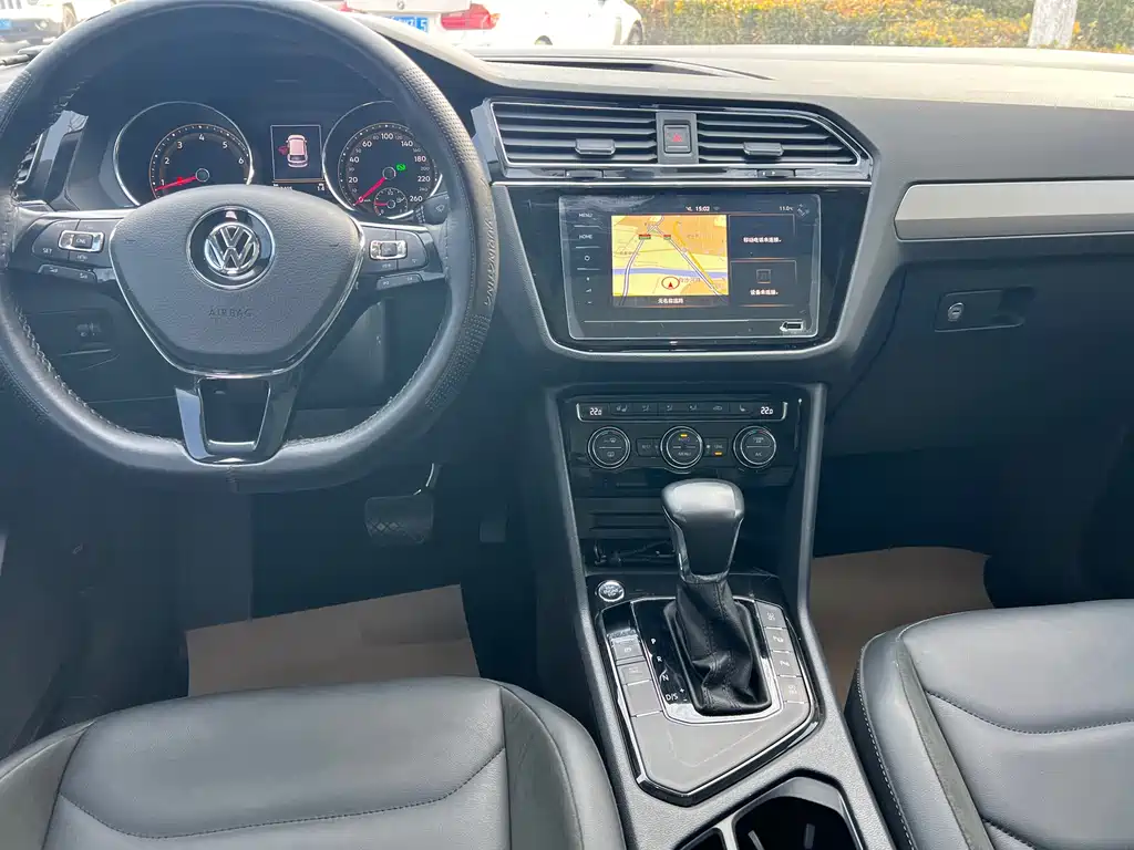Tiguan L 2019 330TSI automatic two-wheel drive smart luxury version National VI купить на сайте DeffCars