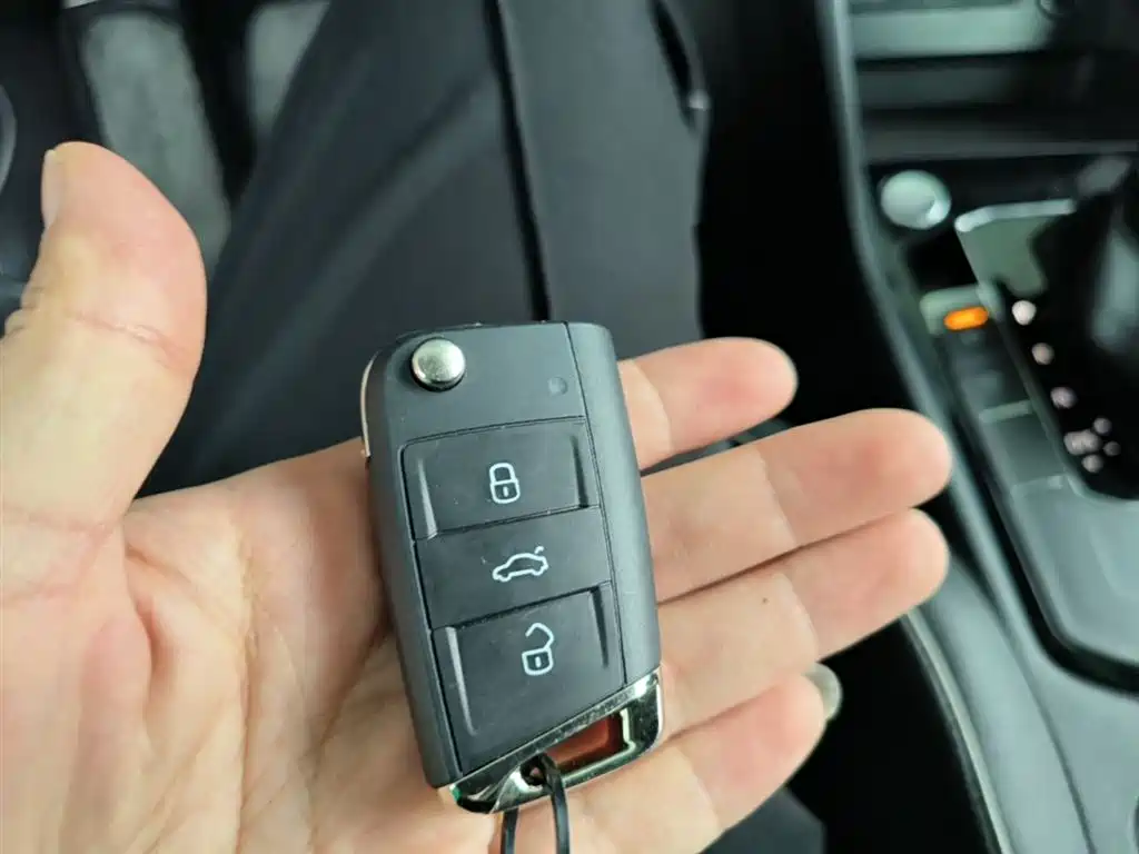 Tiguan L 2024 330TSI automatic two-wheel drive R-Line version купить на сайте DeffCars