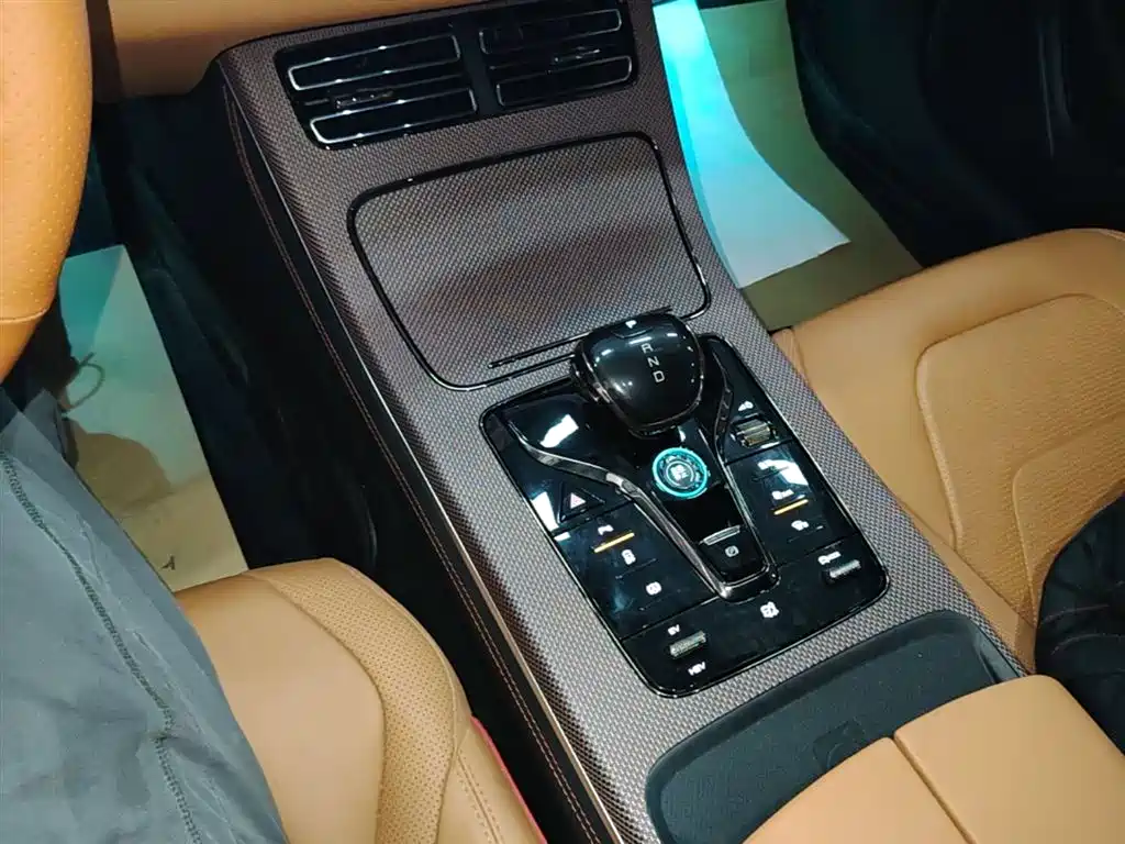 Han 2022 DM-i 121KM exclusive model купить на сайте DeffCars