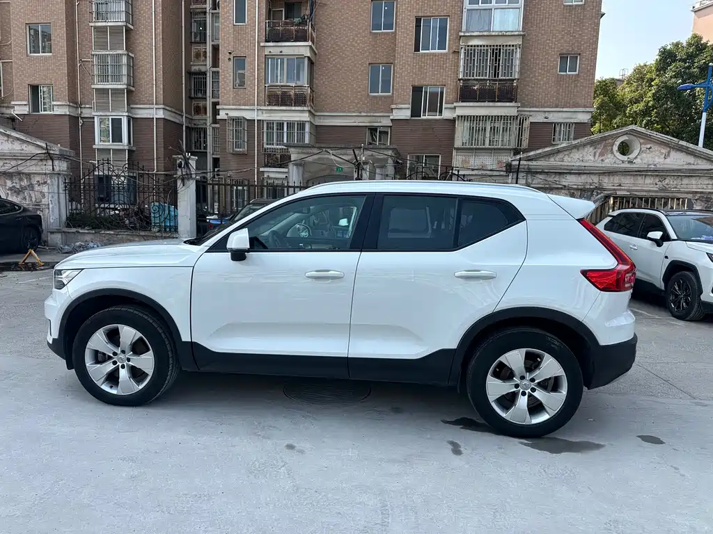Volvo XC40 2022 T4 four-wheel drive smart travel fashion version купить на сайте DeffCars