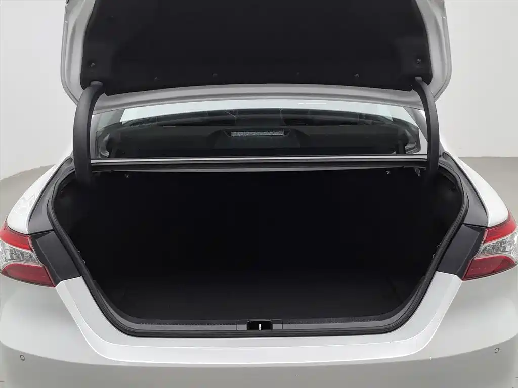 Camry 2023 2.5G Deluxe Edition купить на сайте DeffCars