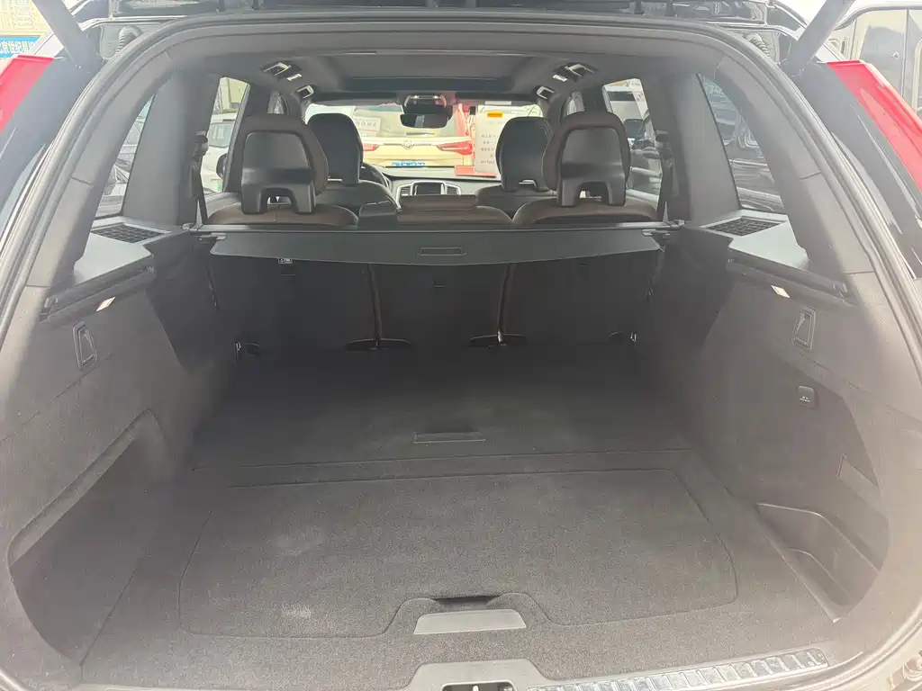 Volvo XC90 2022 B5 Smart Deluxe Edition 5-seater купить на сайте DeffCars