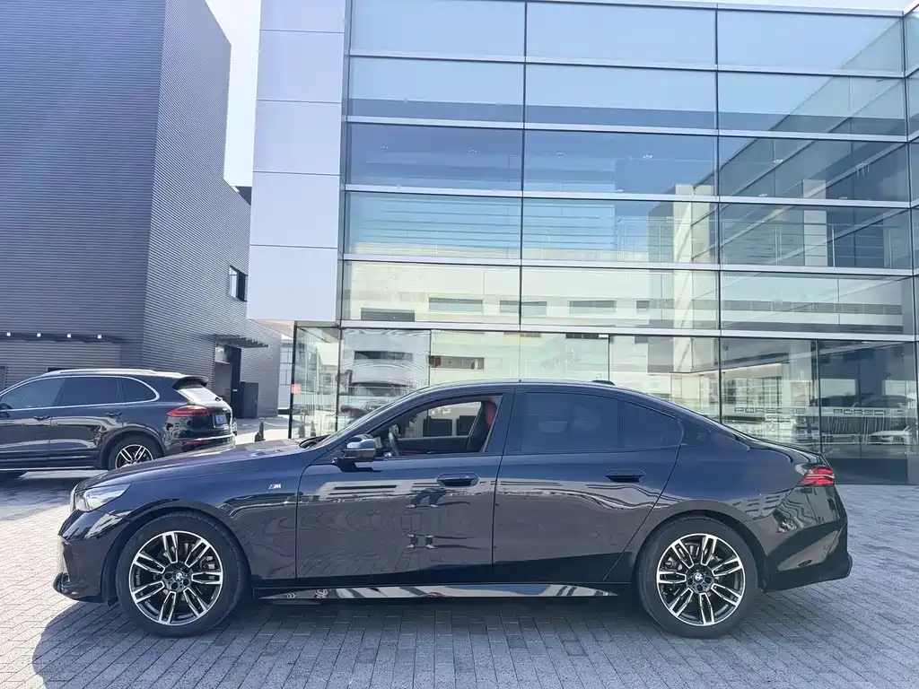BMW 5 Series Imported 2024 525i M Sports Package купить на сайте DeffCars