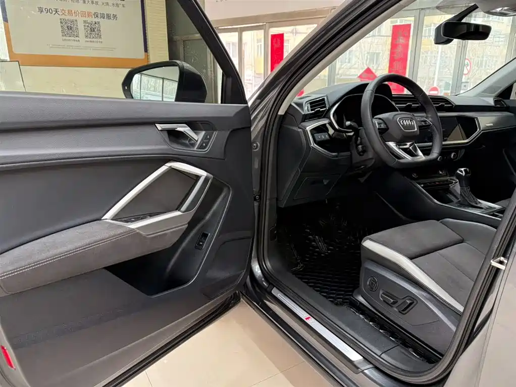 Audi Q3 2023 35 TFSI Fashionable and Dynamic (1.4T) купить на сайте DeffCars