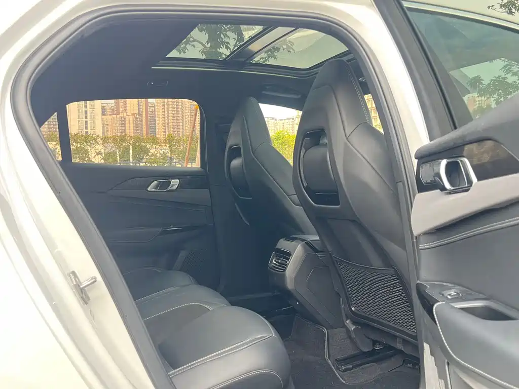 Lynk & Co 03 2022 1.5TD DCT Pro купить на сайте DeffCars