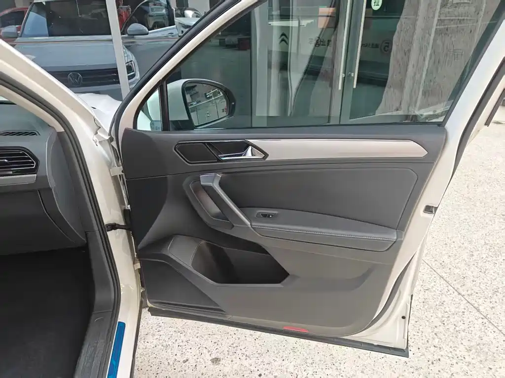 Tiguan L 2019 330TSI automatic two-wheel drive panoramic comfort version National VI купить на сайте DeffCars
