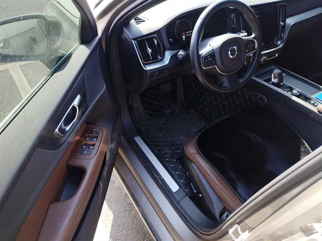Volvo S60 2022 B4 Zhiyi Luxury Edition купить на сайте DeffCars