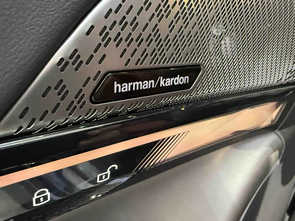 BMW 5 Series 2025 530Li Leading M Sports Package купить на сайте DeffCars
