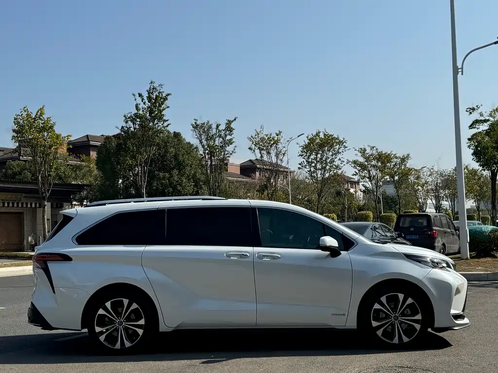Grevia 2023 2.5L Hybrid Monarch VIP Edition купить на сайте DeffCars