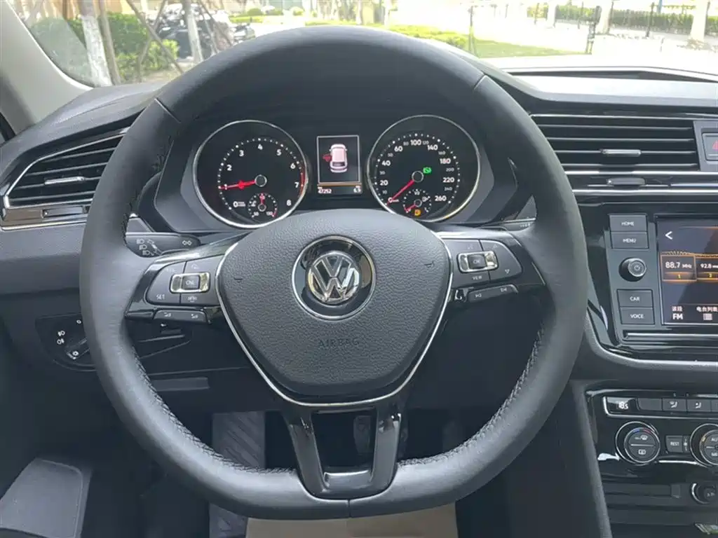 Tiguan L 2019 330TSI automatic two-wheel drive panoramic comfort version National VI купить на сайте DeffCars