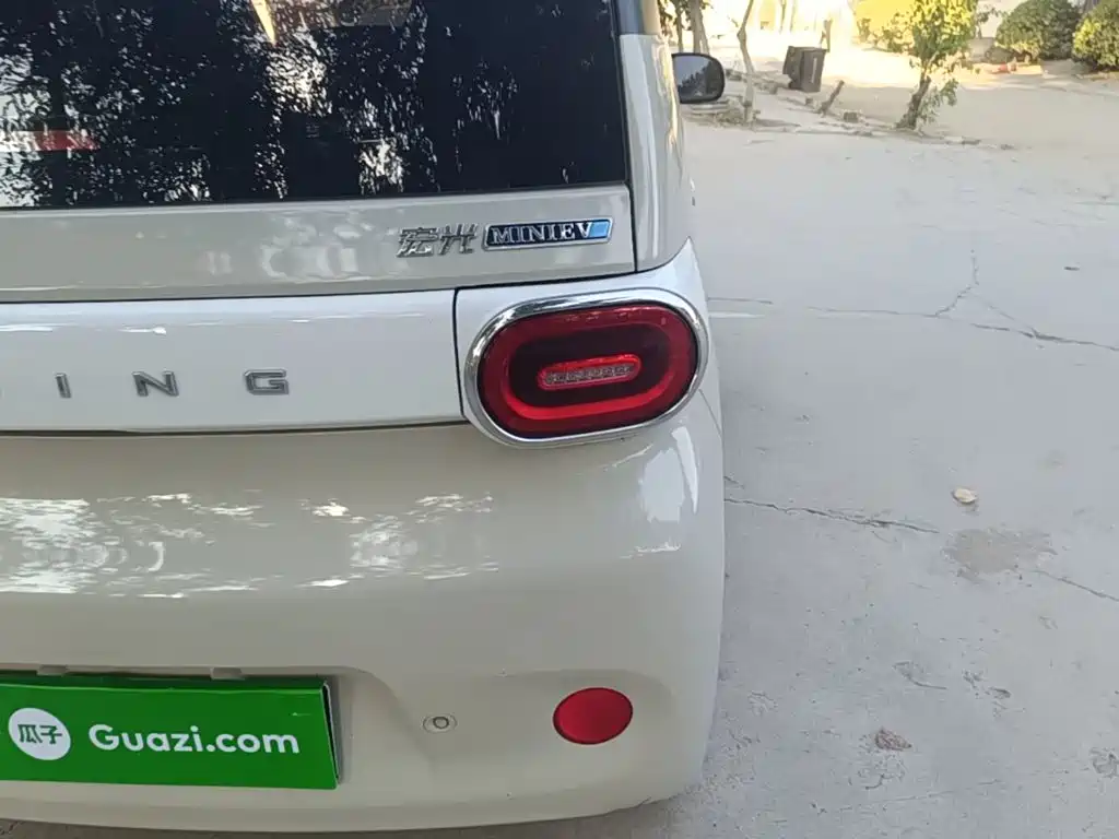 Hongguang MINIEV 2024 third generation 215km advanced version купить на сайте DeffCars