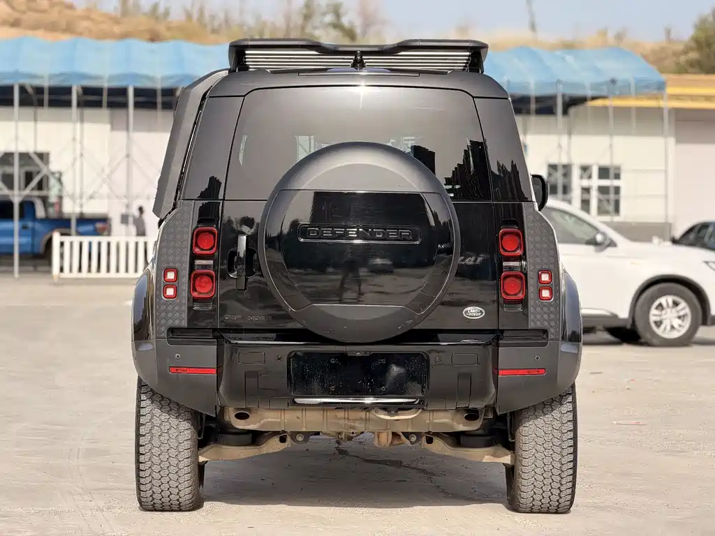 Land Rover Defender 2020 110 P400 first matte silver special package version купить на сайте DeffCars