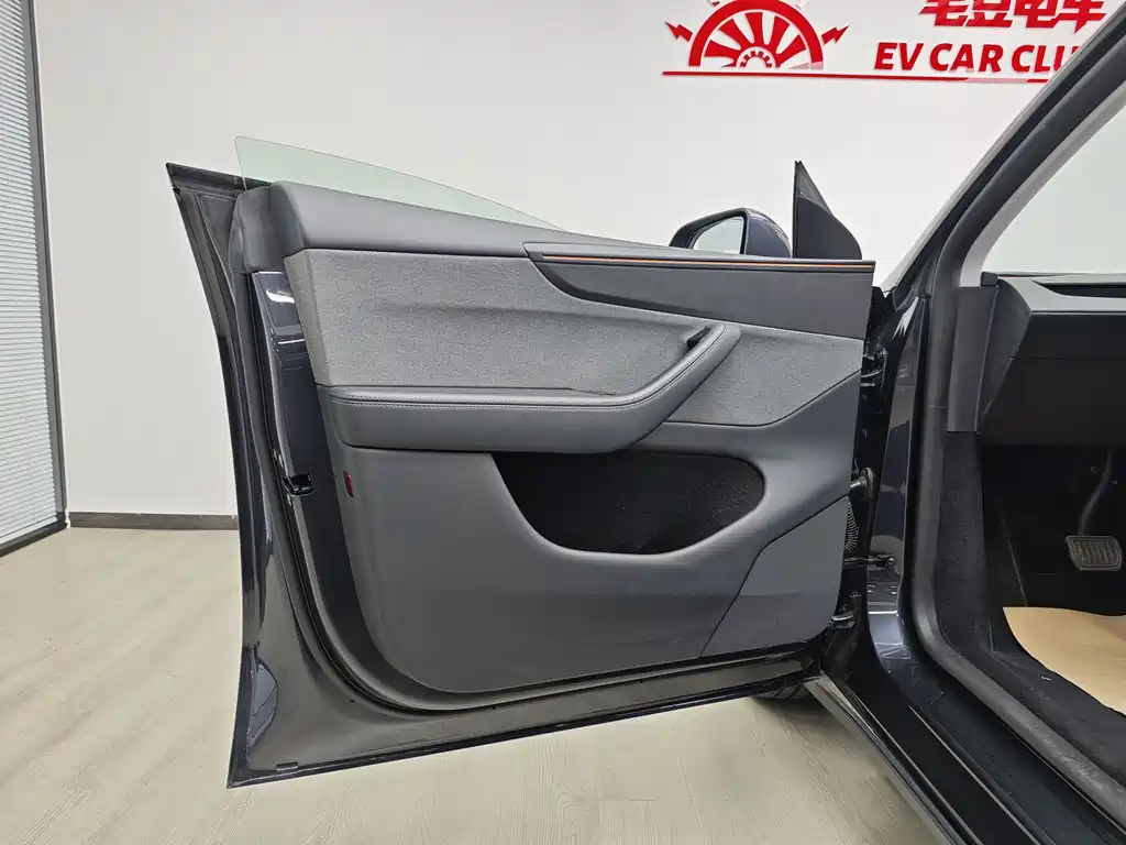Model Y 2025 rear-wheel drive version купить на сайте DeffCars