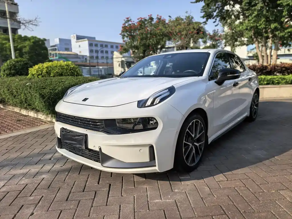 Lynk & Co 03 2022 2.0TD DCT Pro купить на сайте DeffCars