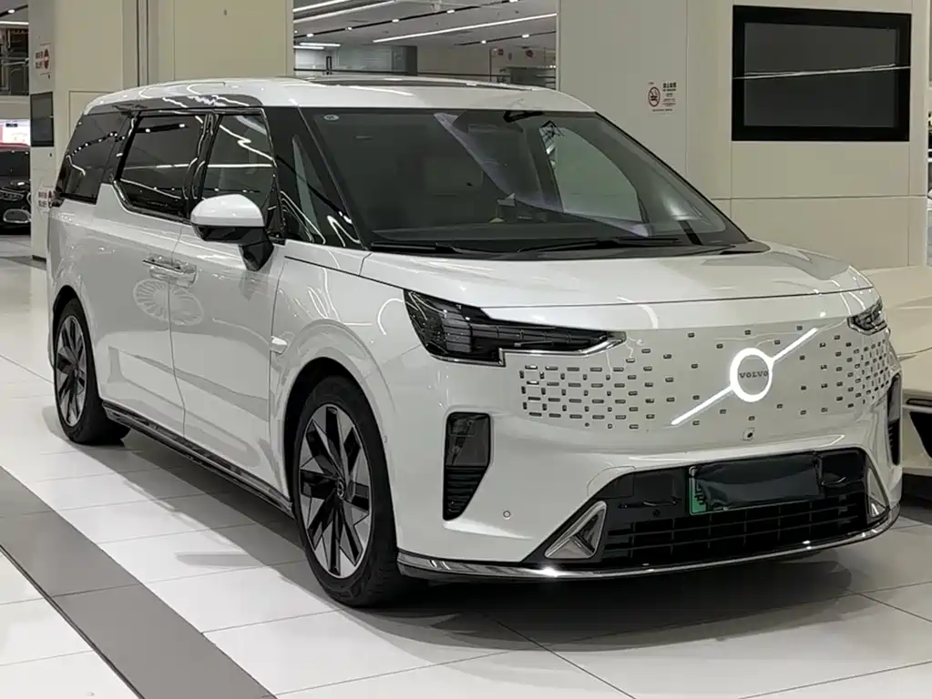 Volvo EM90 2025 Ultra six-seater купить на сайте DeffCars