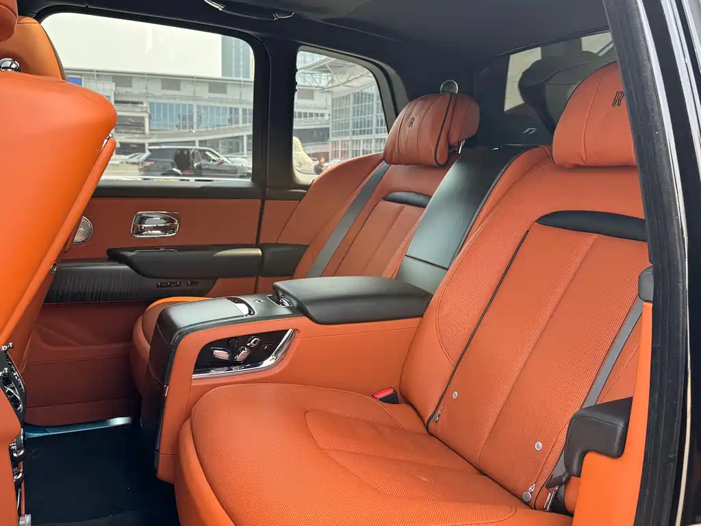 Cullinan 2018 four-seat version купить на сайте DeffCars