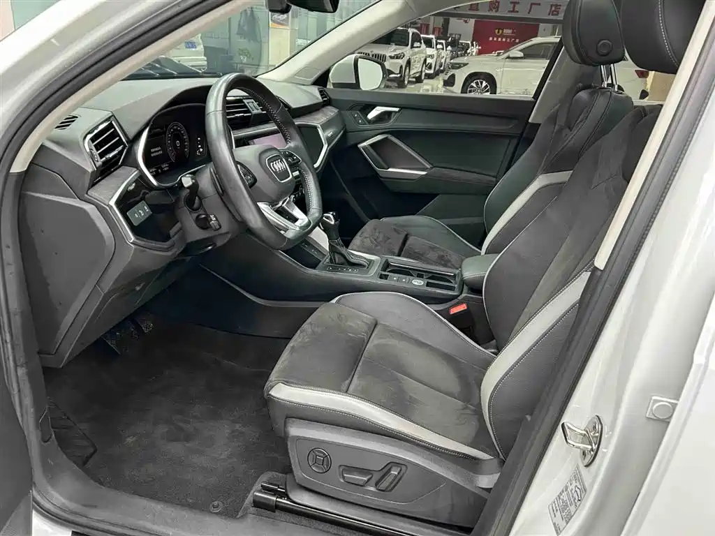 Audi Q3 2022 35 TFSI Fashionable and Dynamic купить на сайте DeffCars