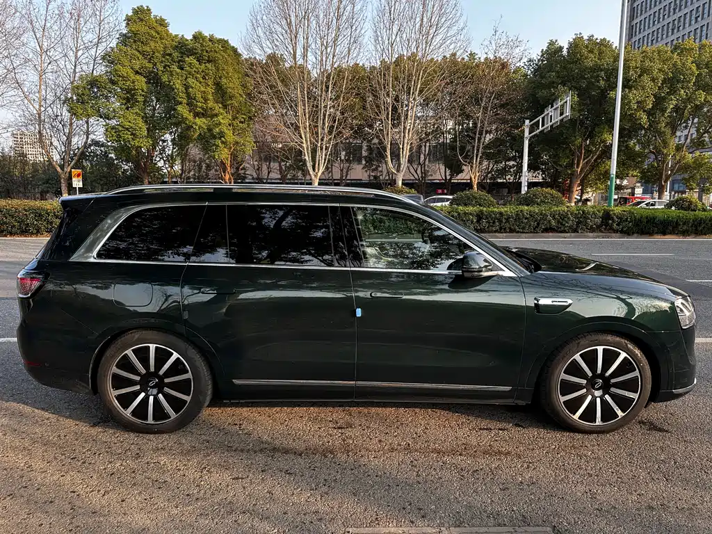 Wenjie M9 2025 extended range Ultra version 52kWh 6-seater version (192-line lidar) купить на сайте DeffCars