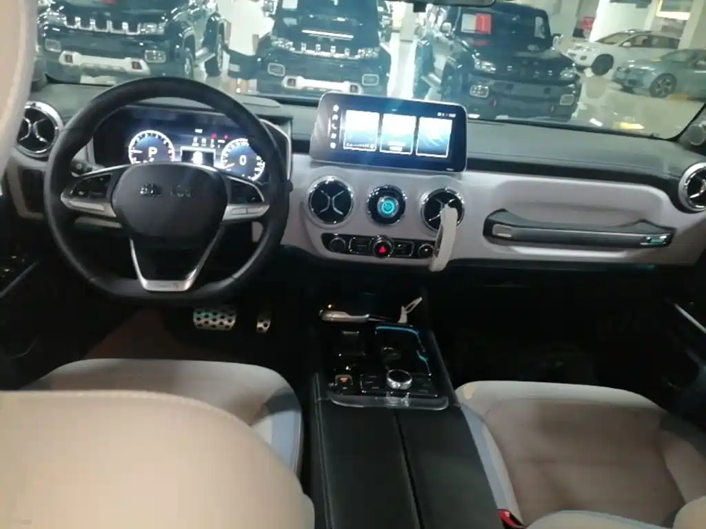 Beijing BJ40 2023 2.0T Automatic 4WD City Hunter Edition купить на сайте DeffCars