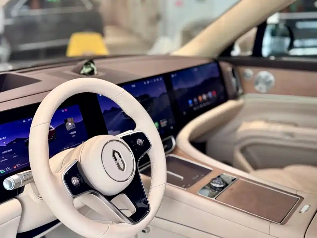 Questioning World M9 2025 Extended Range Ultra Edition 52kWh 5-Seater Edition купить на сайте DeffCars