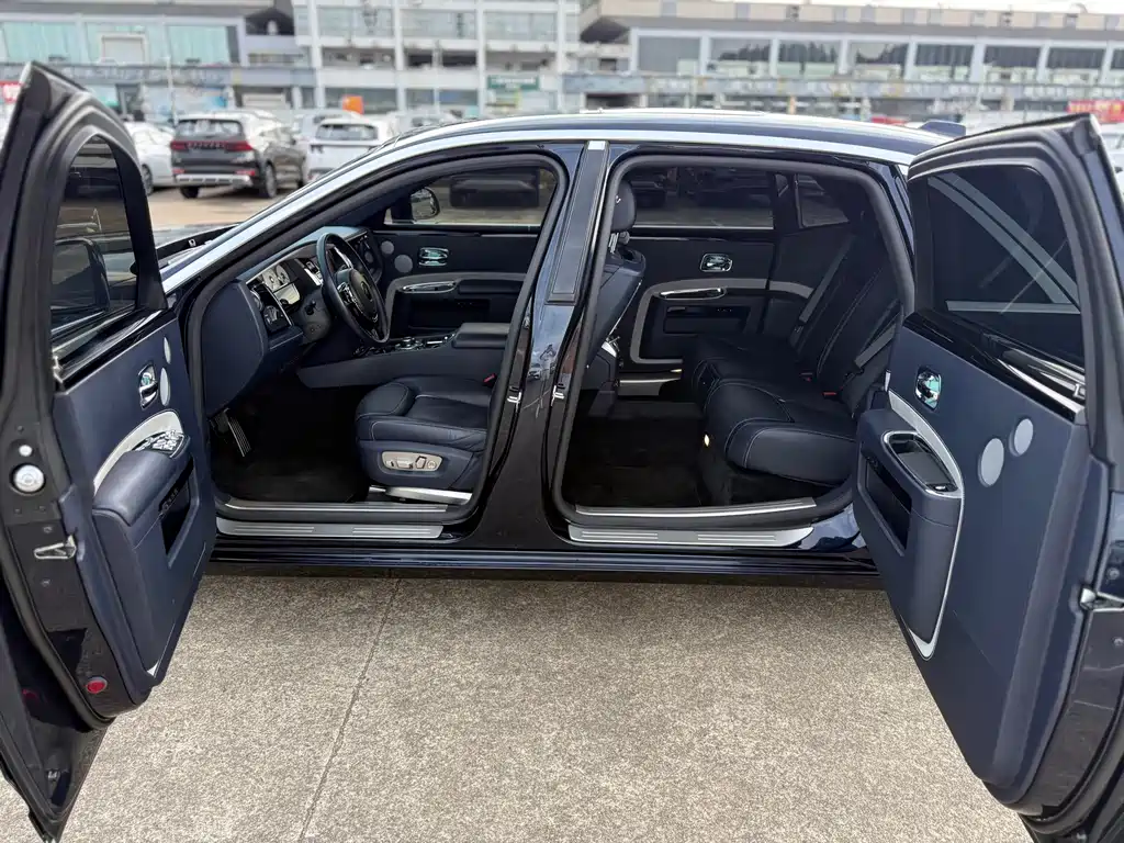 Ghost 2018 6.6T long wheelbase version купить на сайте DeffCars