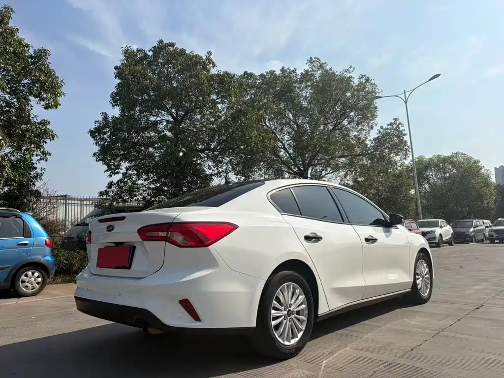 Focus 2019 Sedan EcoBoost 125 Automatic NeochaEDGE National V купить на сайте DeffCars