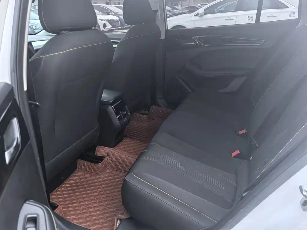 Roewe i5 2021 1.5L CVT Star Edition купить на сайте DeffCars