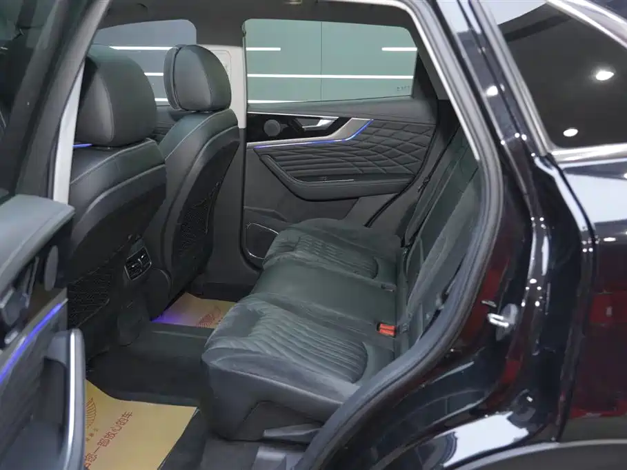 Hongqi HS5 2022 facelift 2.0T Zhilian Qixiang four-wheel drive version купить на сайте DeffCars