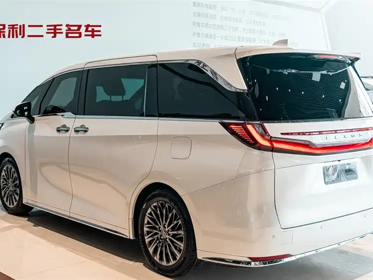 Lexus LM 2023 350h seven-seat elegant version купить на сайте DeffCars