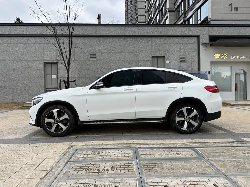 Mercedes-Benz GLC Coupe 2018 GLC 200 4MATIC Coupe SUV купить на сайте DeffCars