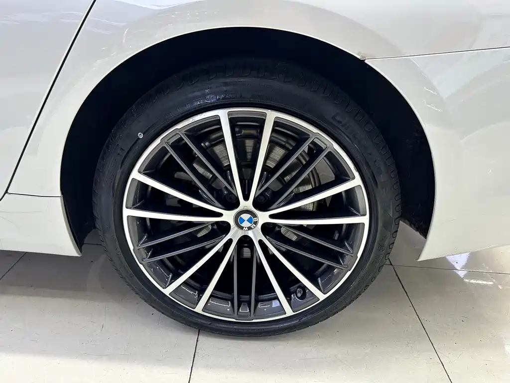 BMW 5 Series 2019 facelift 530Li leading M sports package купить на сайте DeffCars