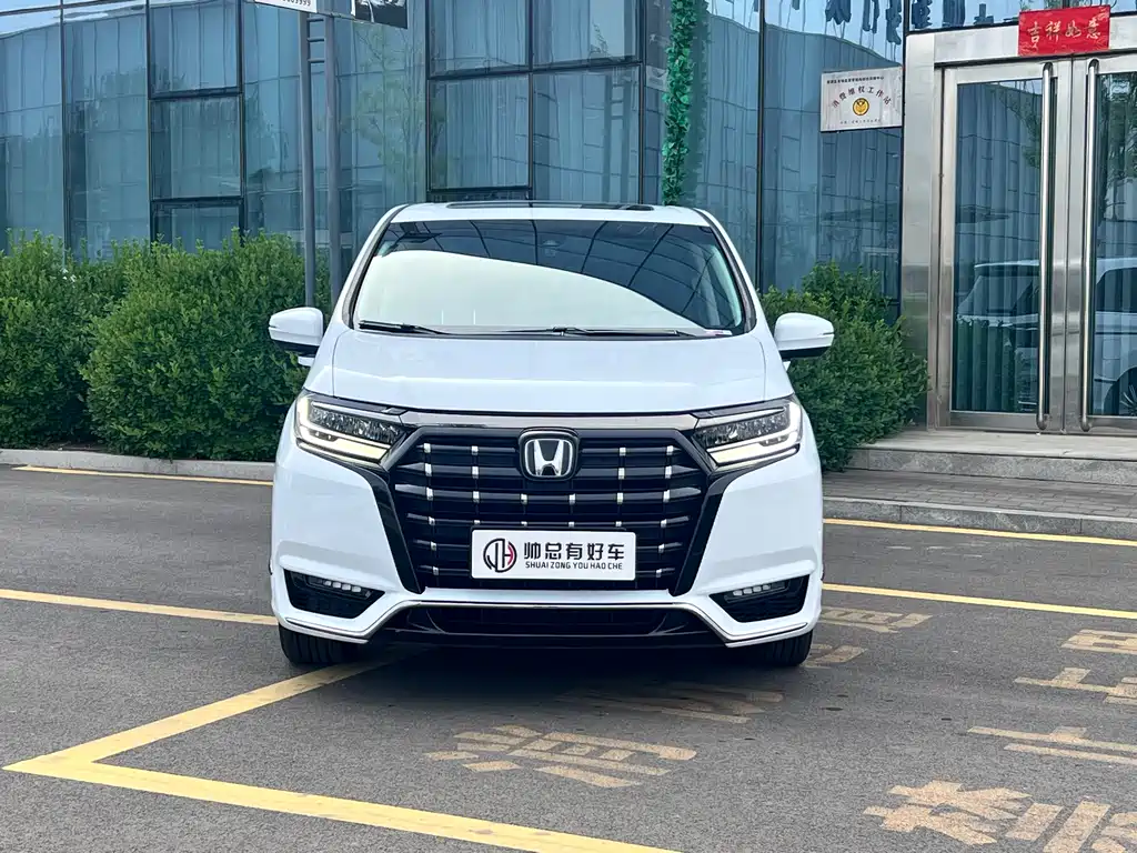Alison 2022 2.0L e:HEV Deluxe Edition купить на сайте DeffCars
