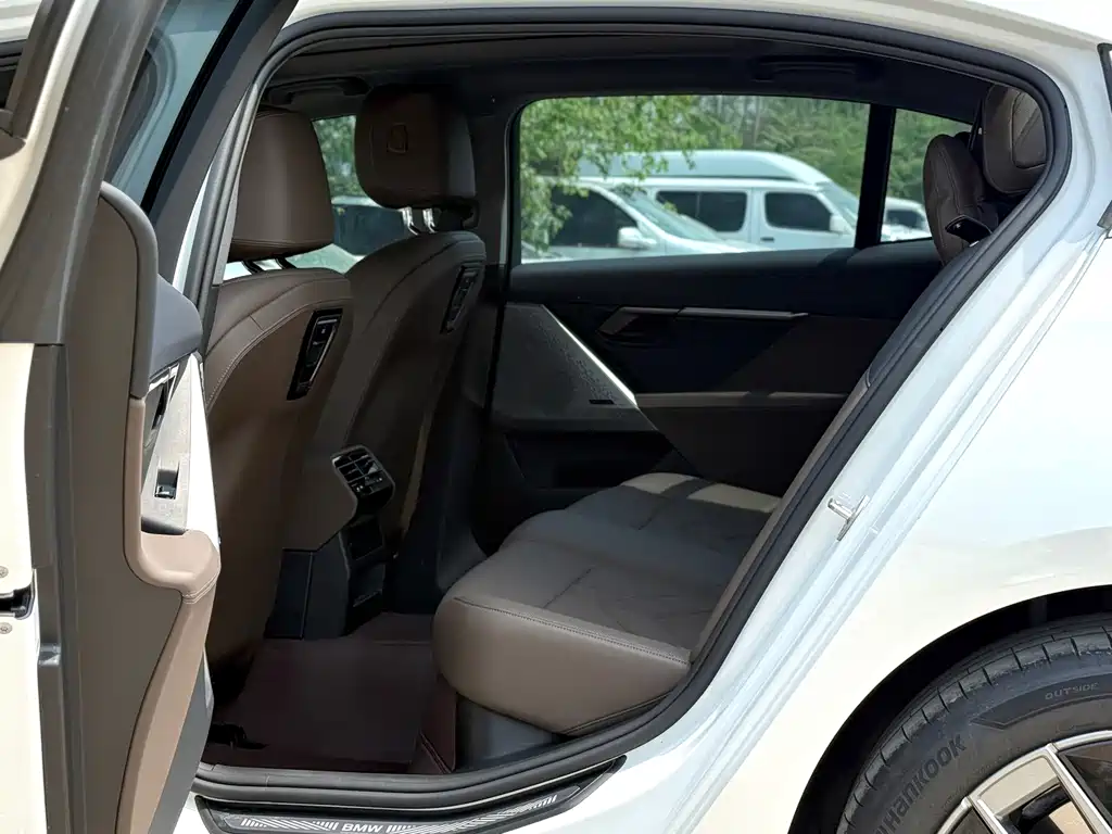 BMW 5 Series 2024 530Li Leading Luxury Package купить на сайте DeffCars