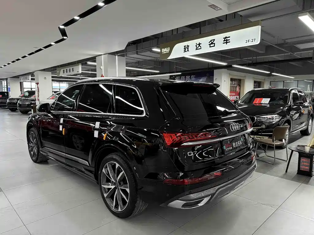 Audi Q7 2021 55 TFSI quattro S line sports version купить на сайте DeffCars