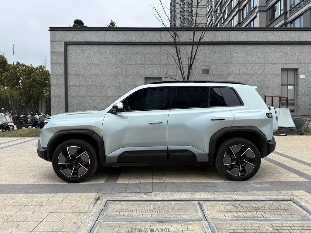 Titanium 3 2025 501KM four-wheel drive Ultra version купить на сайте DeffCars