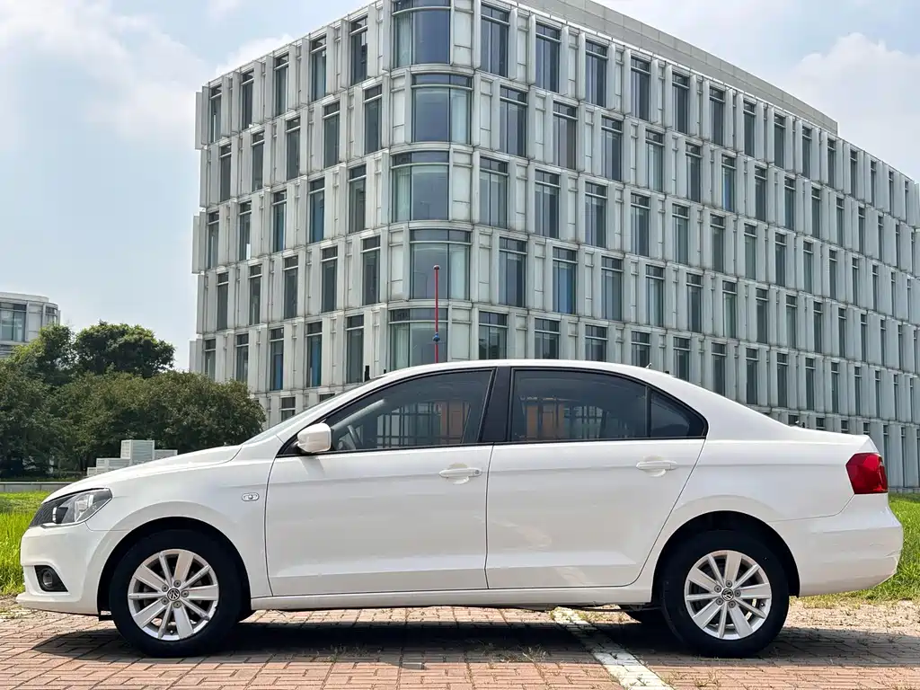 Jetta 2013 1.6L manual comfort model купить на сайте DeffCars
