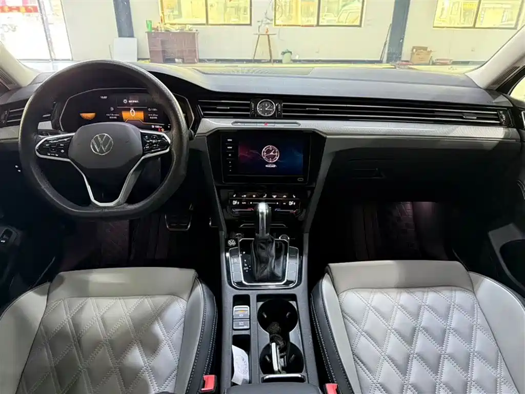 Magotan 2023 2 million commemorative edition 330TSI DSG leading model купить на сайте DeffCars