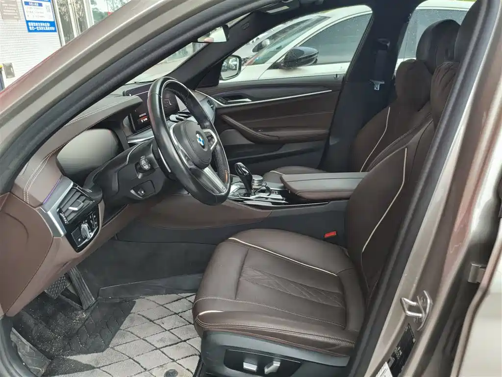BMW 5 Series 2022 facelift 530Li leading M sports package купить на сайте DeffCars
