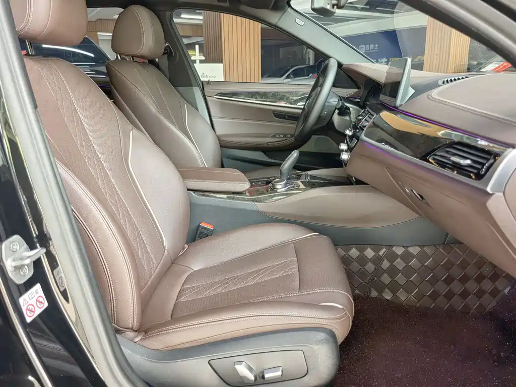BMW 5 Series 2022 525Li M Sports Package купить на сайте DeffCars