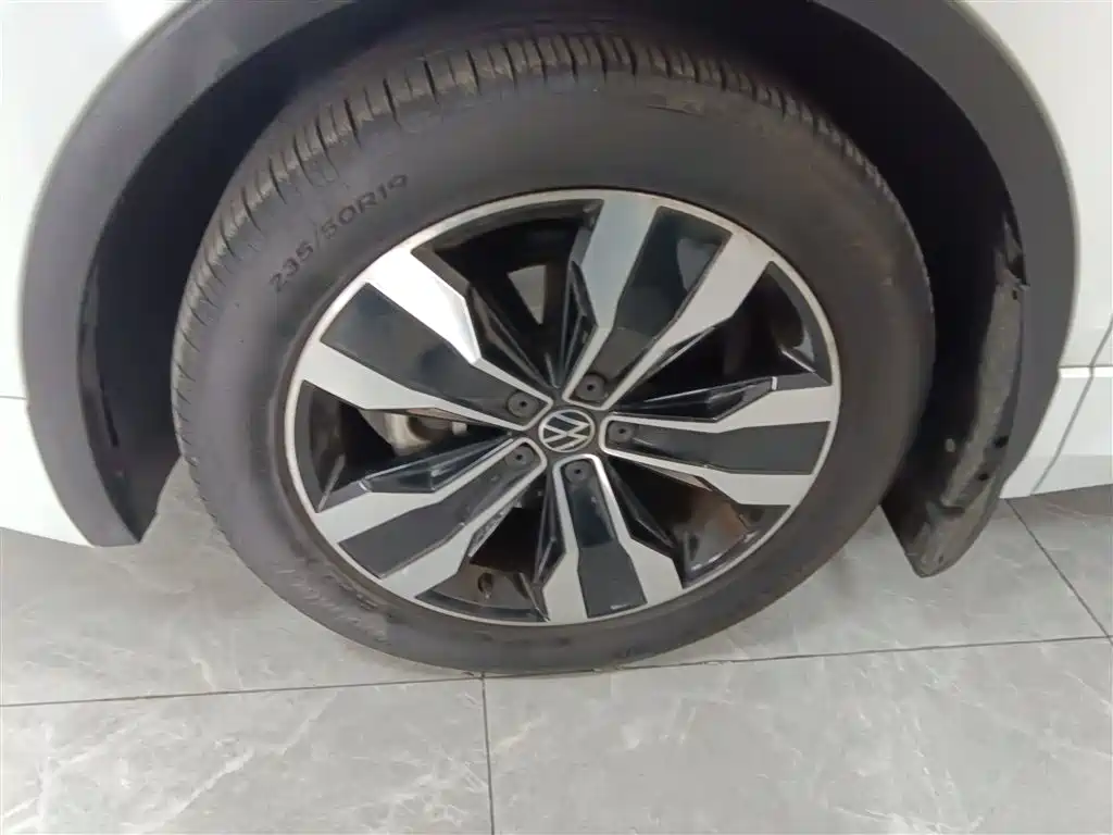 Tiguan L 2023 330TSI automatic two-wheel drive R-Line version купить на сайте DeffCars