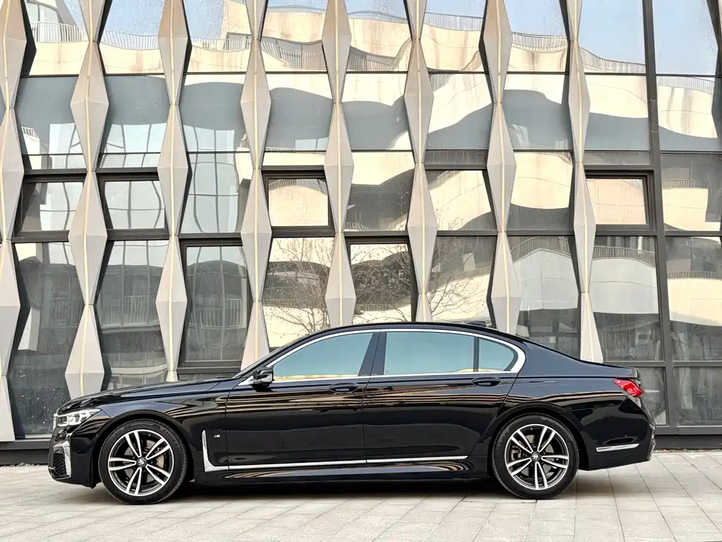 BMW 7 Series 2021 730Li M Sports Package купить на сайте DeffCars