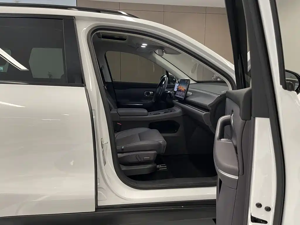 C16 2024 Pure Electric 520 Exclusive Edition купить на сайте DeffCars