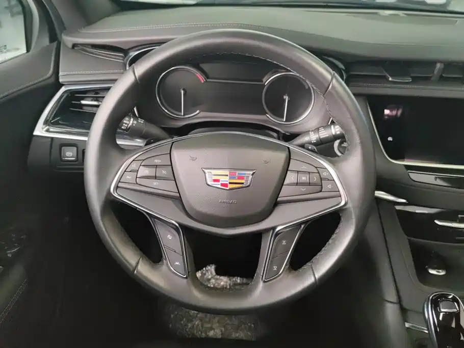 Cadillac XT5 2023 2.0T two-wheel drive fashion model купить на сайте DeffCars