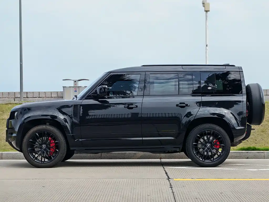 Land Rover Defender 2024 110 3.0T P400 X-DYNAMIC HSE купить на сайте DeffCars