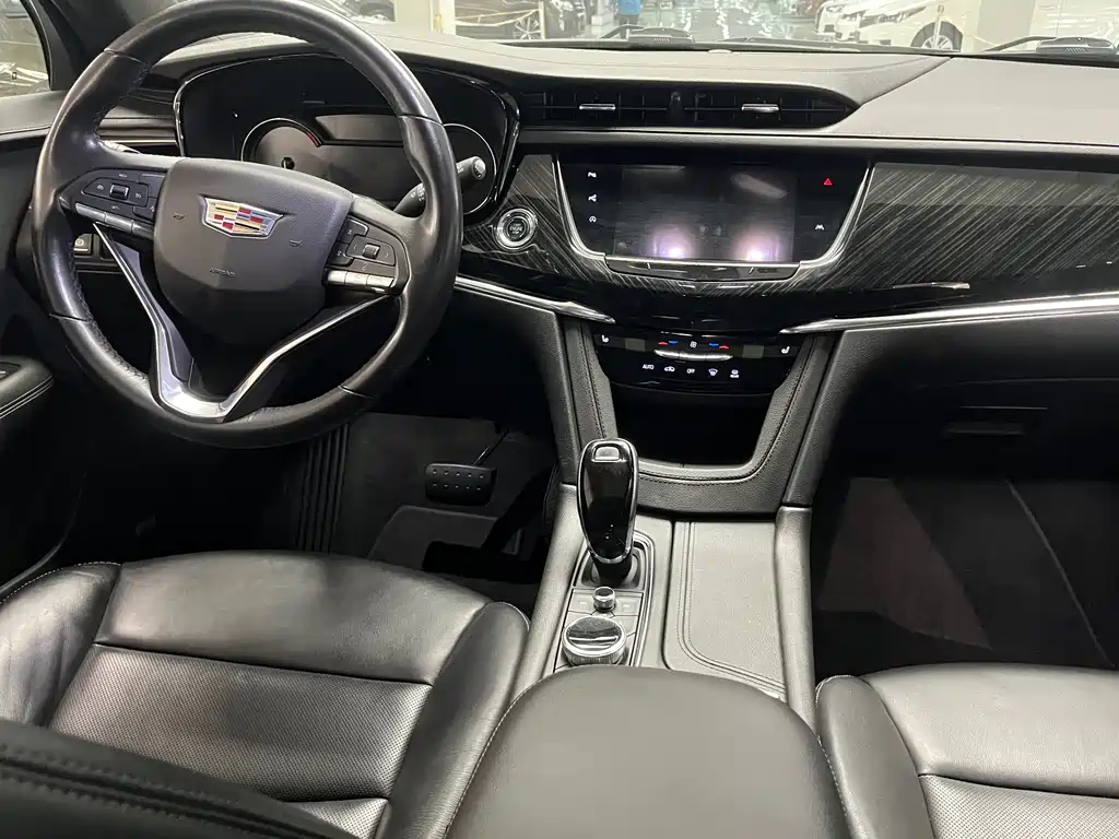 Cadillac XT6 2020 28T six-seat luxury model купить на сайте DeffCars