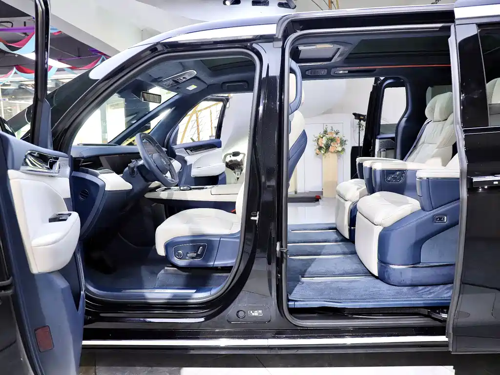 Jikrypton 009 2024 seven-seat aisle version four-wheel drive 108kWh купить на сайте DeffCars