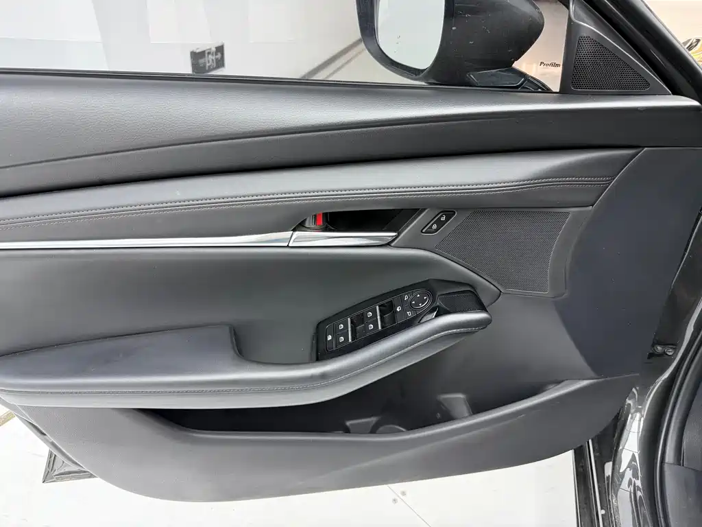 Mazda3 Angkesela 2022 2.0L Automatic Premium Edition купить на сайте DeffCars