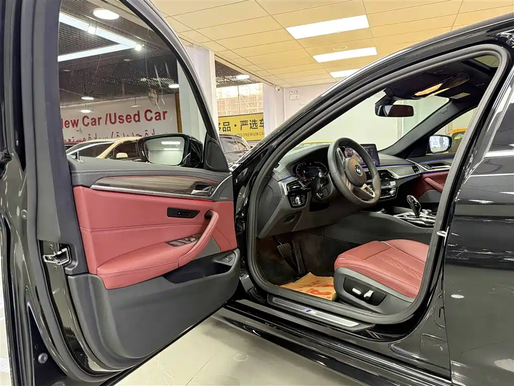 BMW 5 Series 2022 530Li Leading M Sports Package купить на сайте DeffCars